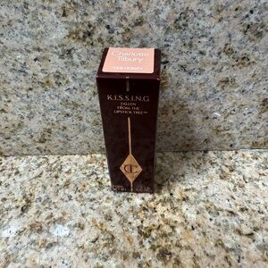 Charlotte Tilbury K.I.S.S.I.N.G Lipstick - “Yes Honey”